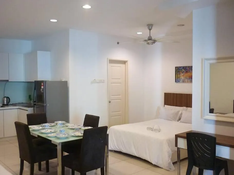 Studio At Middle Floor Sea View George Town Appartement