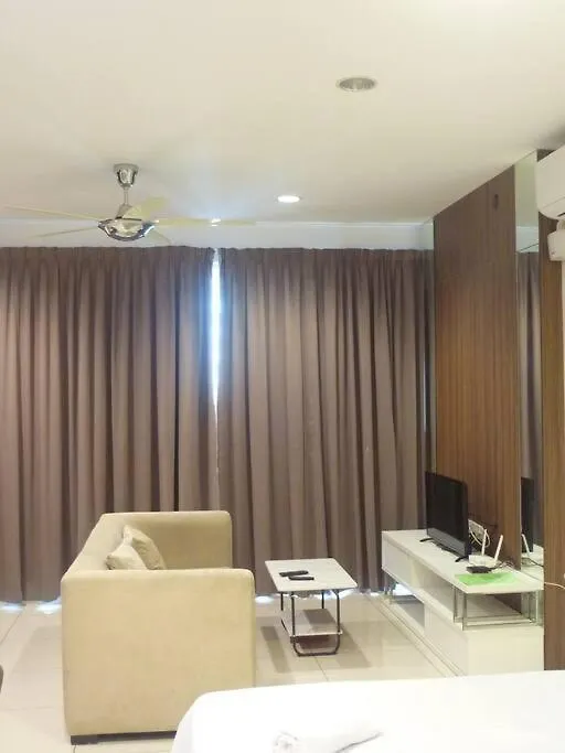 Studio At Middle Floor Sea View George Town Appartement